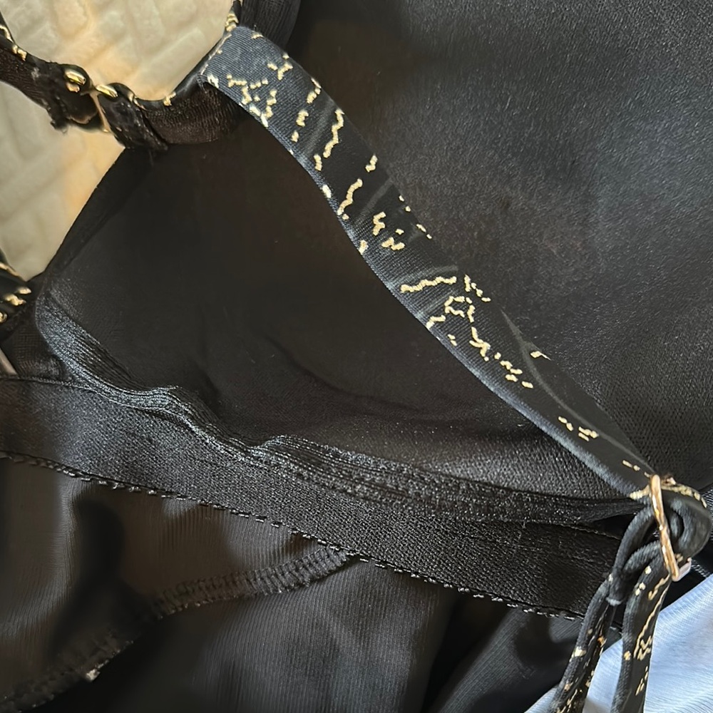 MIRACLESUIT BLACK AND GOLD ONE PIECE 
Stylish‎ Black and Gold One Piece - Picture 9 of 9